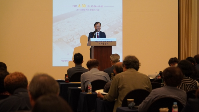 국비지원 발굴조사 개회사를 하는 한국문화재재단 최영창 이사장